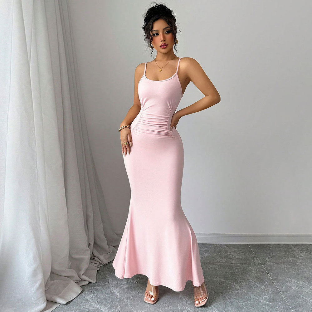 Robe maxi ajustée pour femme avec des bretelles spaghetti et un design drapé sophistiqué Chic & Stil