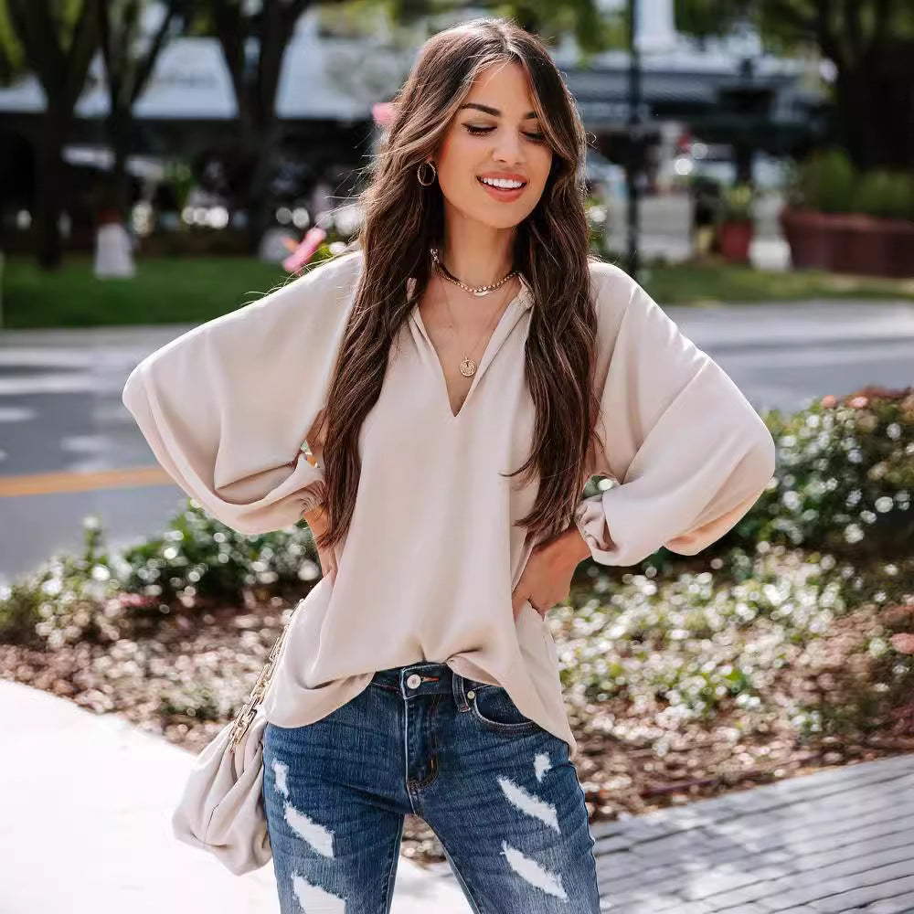 Women’s blouse with V-neck and wide sleeves Chic and Style