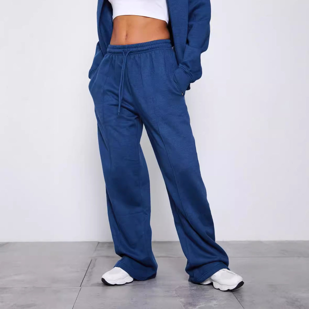 Sporty leisure pants for women with wide legs and comfortable elastic waistband Lune London