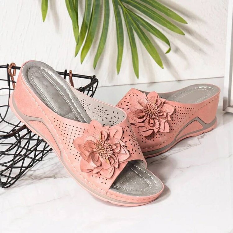 Elegant flower sandals for women with breathable upper material and comfortable sole Lune London