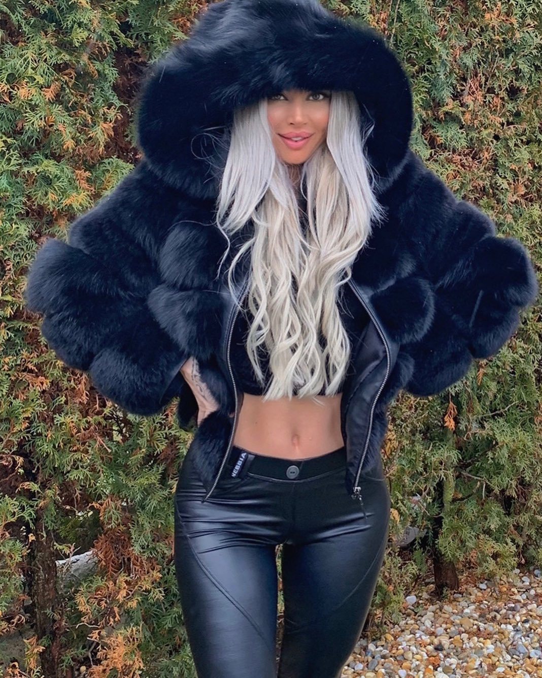 Ladies Cozy Faux Fur Jacket with Plush Hooded Collar Lune London