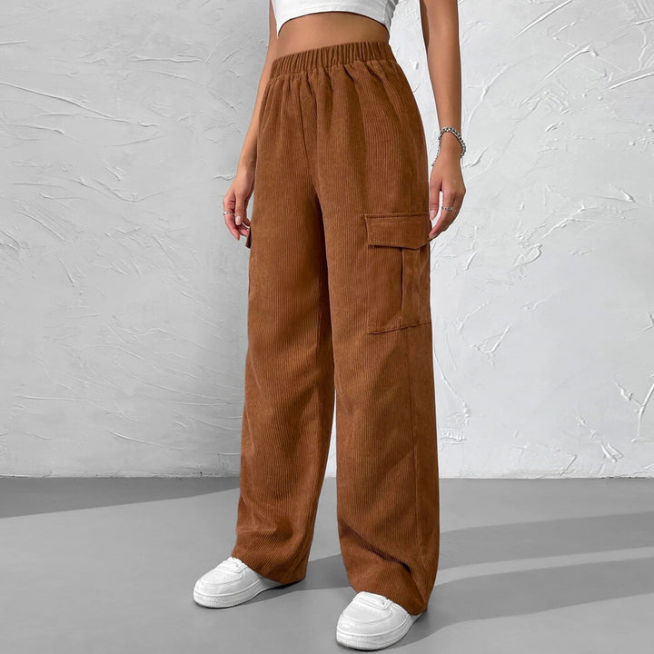 Pantalons cargo pour femmes en velours avec taille élastique et poches latérales pratiques Chic & Stil