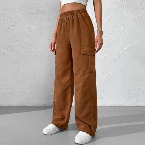Pantalons cargo pour femmes en velours avec taille élastique et poches latérales pratiques Chic & Stil