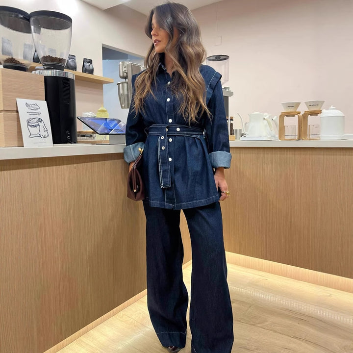 Denim blouse for women with fitted buttons and trendy cut Lune London