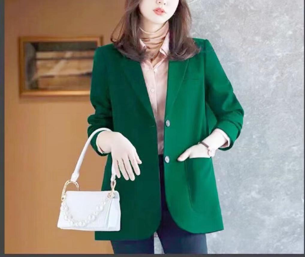Blazer féminin élégant et moderne avec poches à rabat Chic & Stil