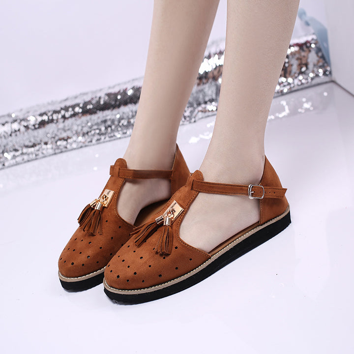 Elegant ballet flats for ladies with a trendy fringe detail and an adjustable strap Lune London