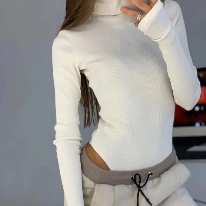 Ladies fitted top with long sleeves and closed design Lune London