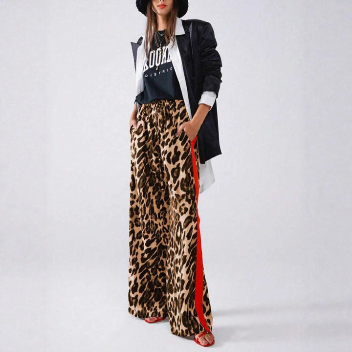 Leisure pants for women with animal print and contrasting stripes on the sides Lune London