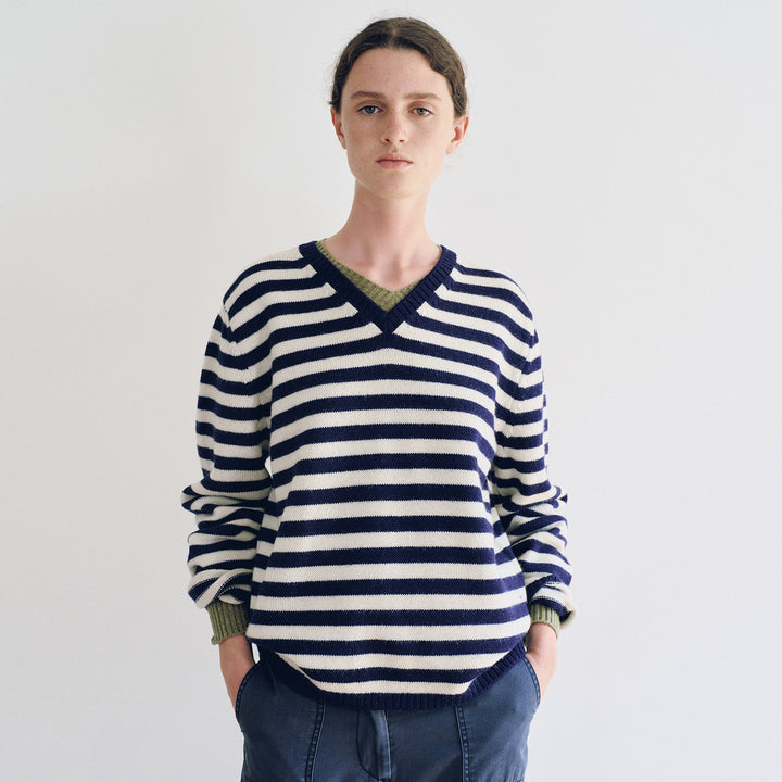 Pull femme à col en V avec motif rayé Chic & Stil