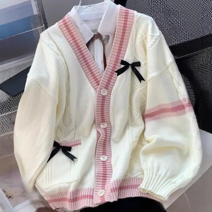 Casual knitted jacket for women with playful details and a deep V-neck Lune London