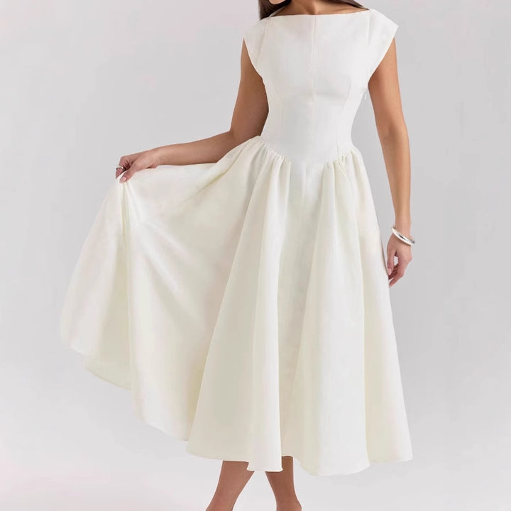 Ladies Elegant Ball Gown with Tulle Skirt and Zipper Closure at the Back Lune London