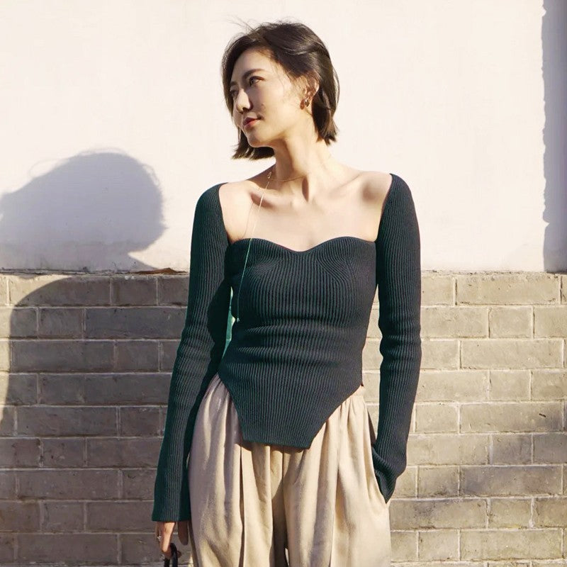 Pull finement tricoté pour femmes avec décolleté en forme de cœur Chic & Stil