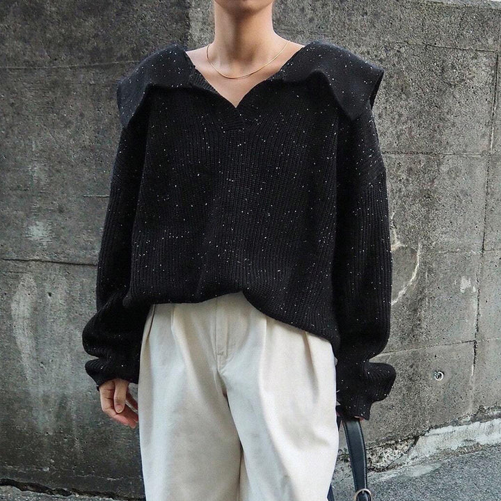 Casual knitted sweater for women with modern collar and sparkling details Lune London