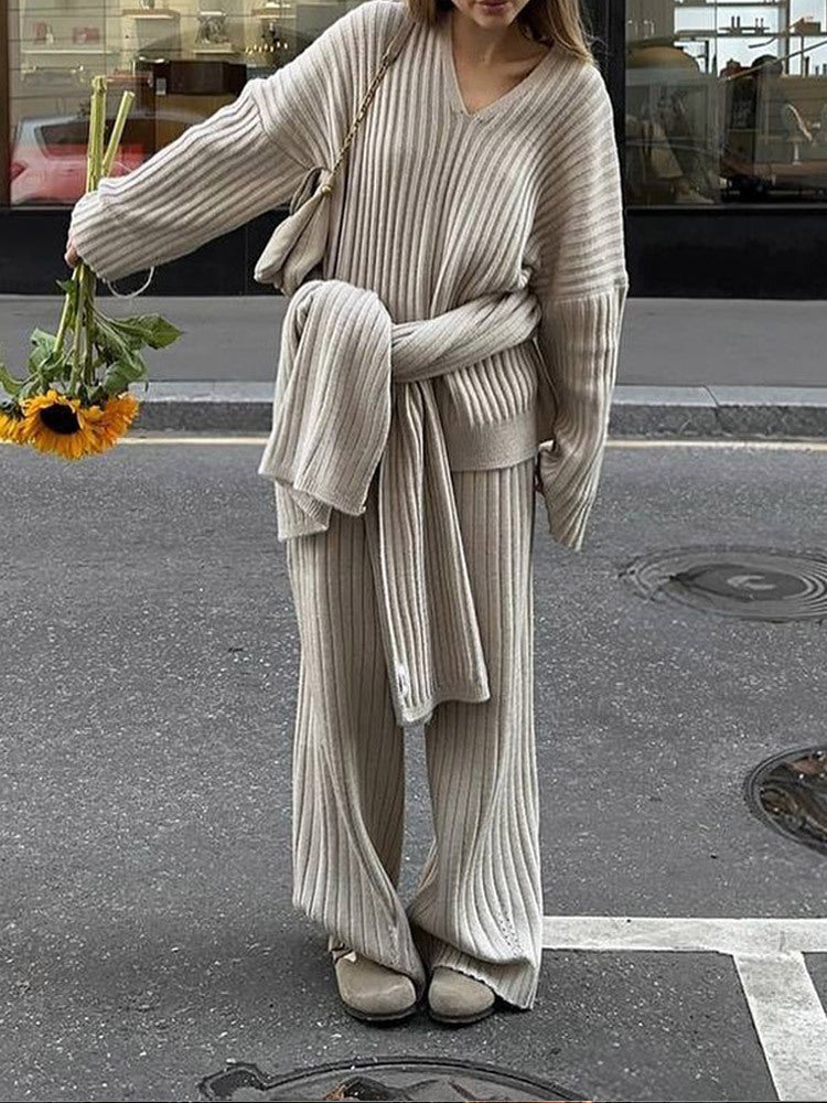 Complete knitted sweater for women with a relaxed and modern cut Lune London