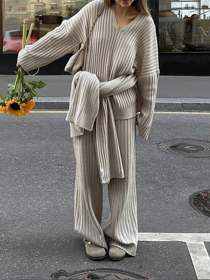 Complete knitted sweater for women with a relaxed and modern cut Lune London