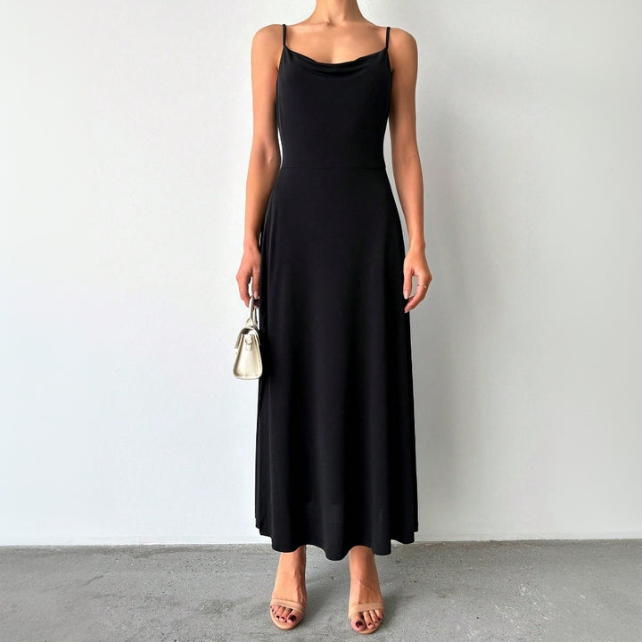 Robe maxi pour femmes avec une fente séduisante et des bretelles spaghetti élégantes Chic & Stil
