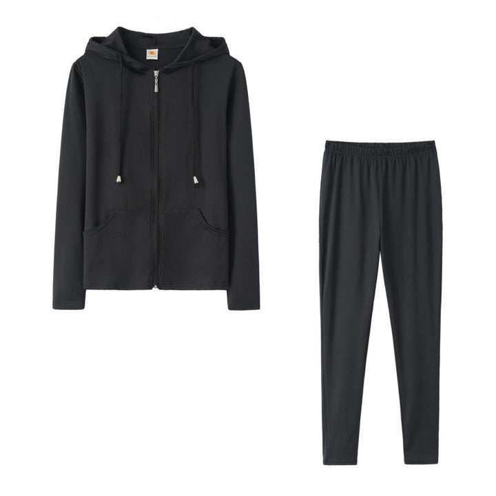 Ensemble de sport pour femmes en deux pièces avec veste à capuche et pantalons ajustés Chic & Stil