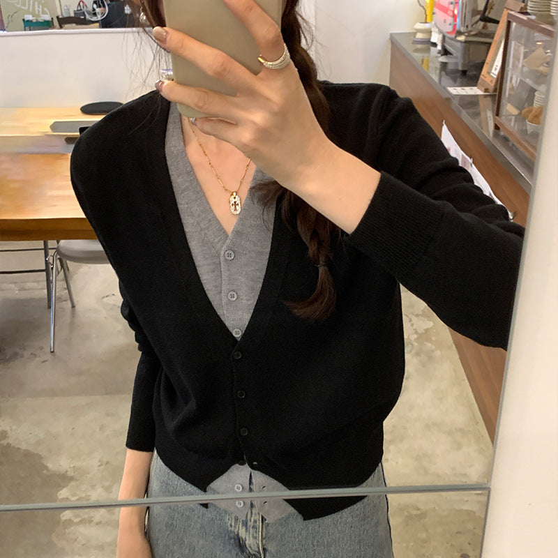Women's fine cardigan with classic V-neck and elegant button details Lune London