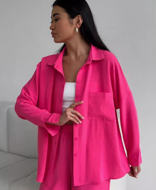 Casual women's shirt with button-down closure and chest pocket Lune London