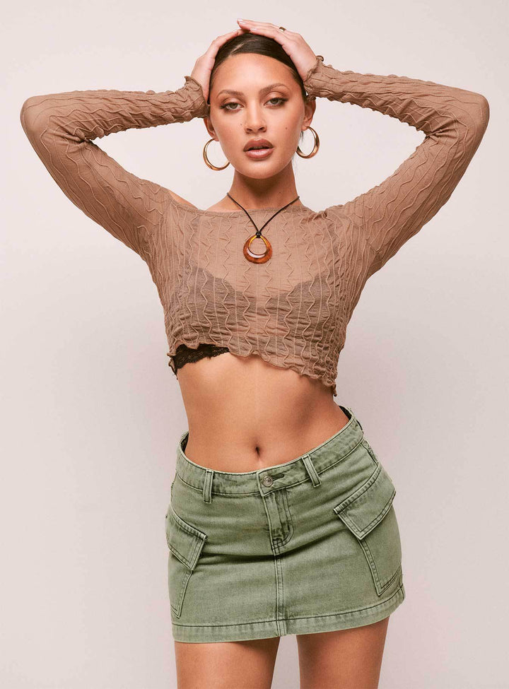 Top for women with an elegant neckline and a fitted silhouette Chic & Stil