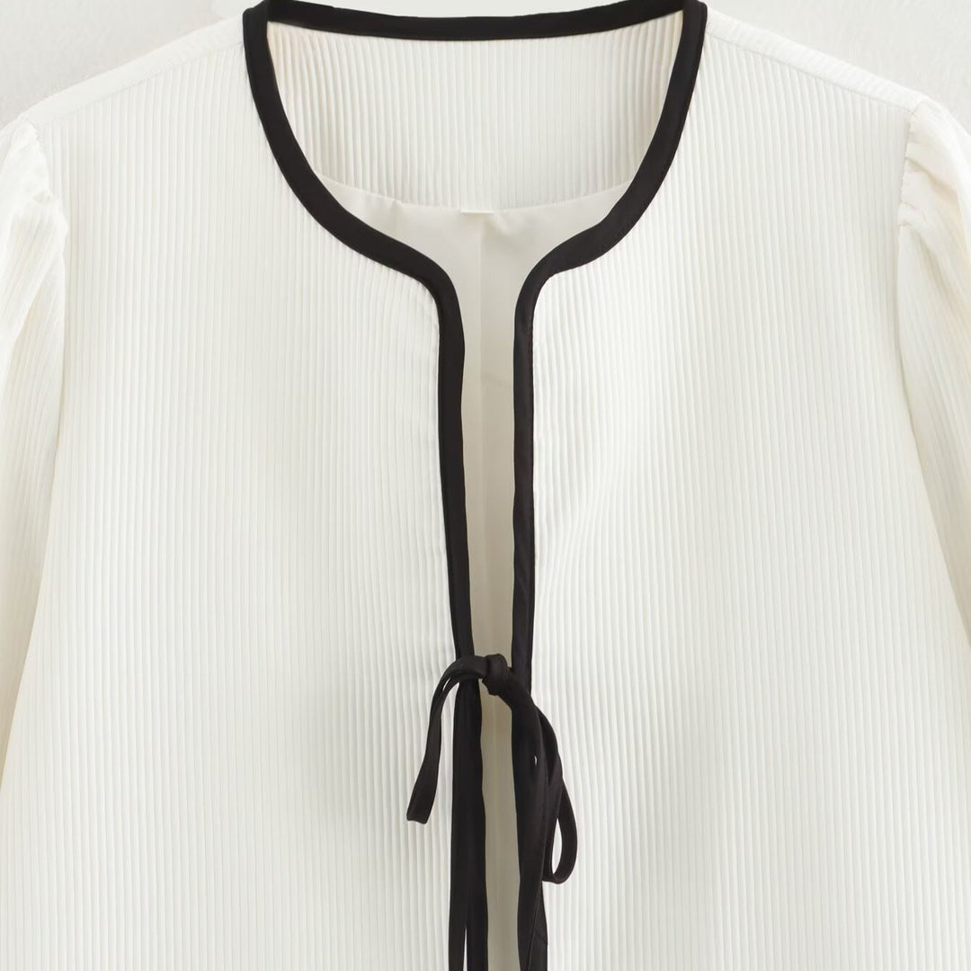 Casual women's jacket in textured material with decorative pockets Lune London
