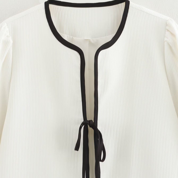 Casual women's jacket in textured material with decorative pockets Lune London