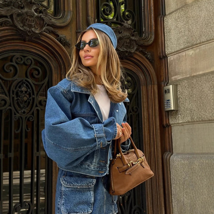Veste en jean surdimensionnée pour femmes avec des détails artistiques Chic & Stil