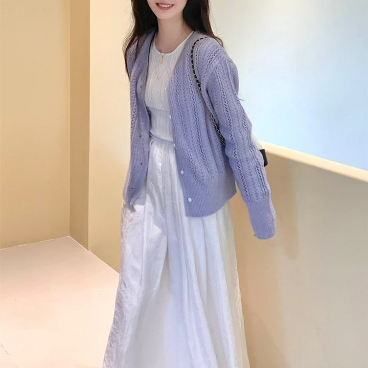 Cardigan pour femmes avec un motif délicat et des détails en boutons Chic & Stil