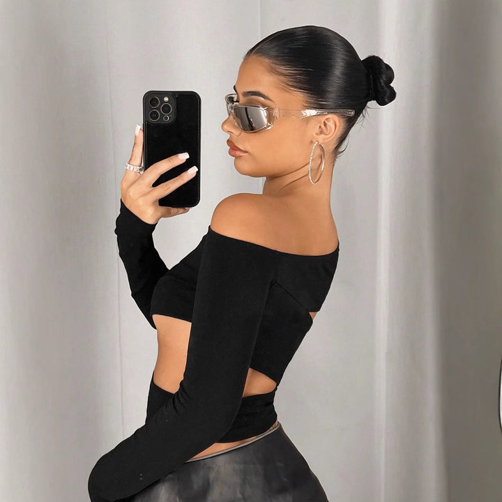 Asymmetrical crop top for women with cut-out details Chic & Stil