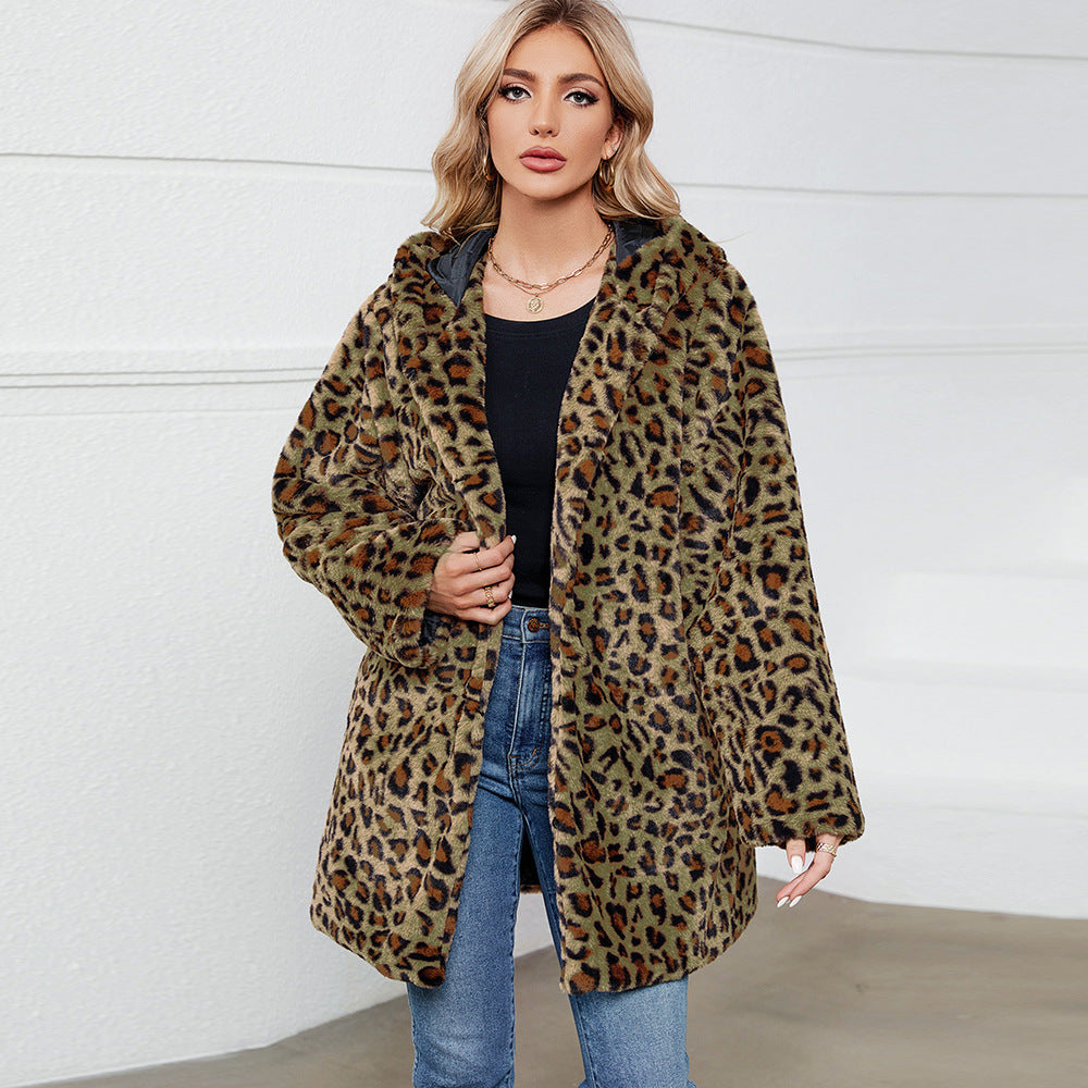 Women Cozy Jacket with a modern leopard pattern and comfortable pockets Lune London