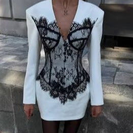 Robe en dentelle pour femmes avec un design sophistiqué et des détails élégants Chic & Stil