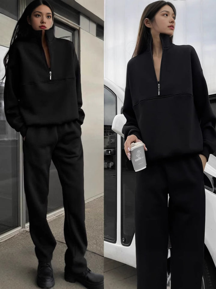 Women's sweatshirt and jogging pants set with modern stand-up collar Chic & Stil