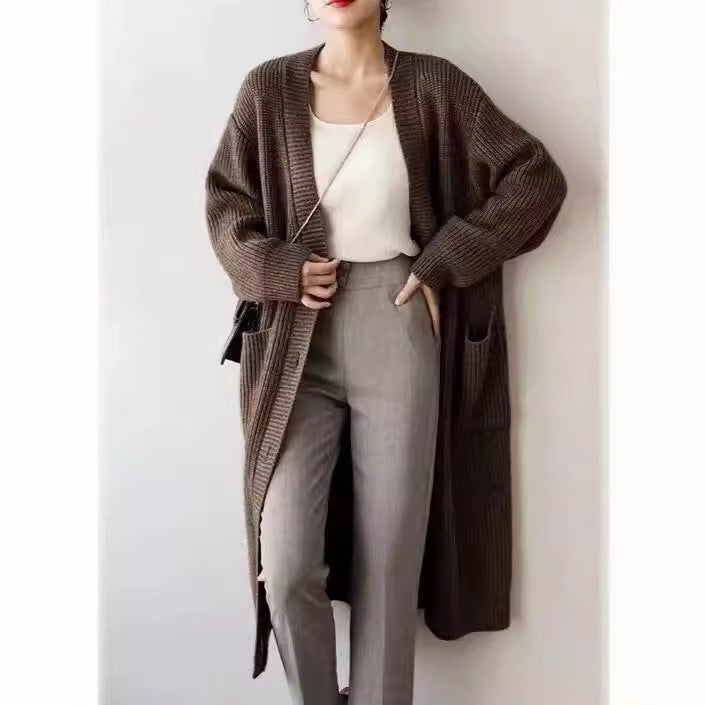 Cardigan long tricot femme avec poches plaquées et fermeture à boutons Chic & Stil