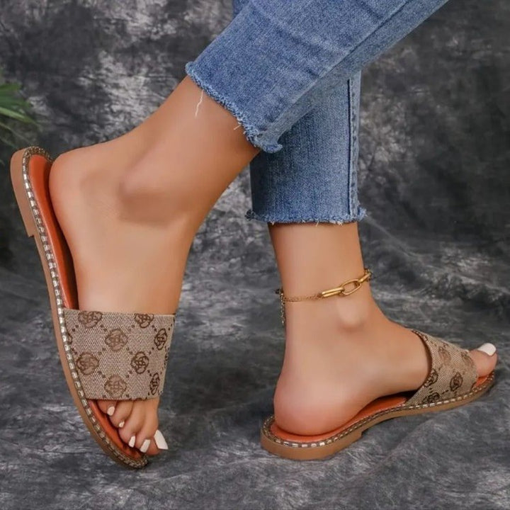 Stylish women-casual-slidesandals Lune London
