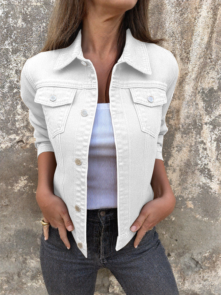 Veste en denim pour femmes au style moderne avec des poches poitrine pratiques Chic & Stil