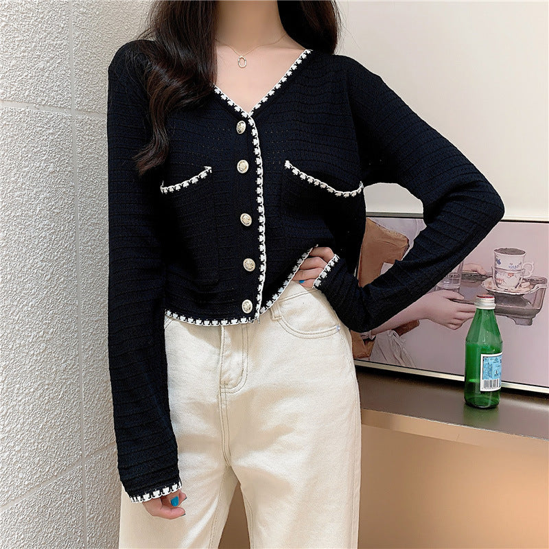 Ladies fashionable cardigan with contrasting details and button placket Chic & Stil