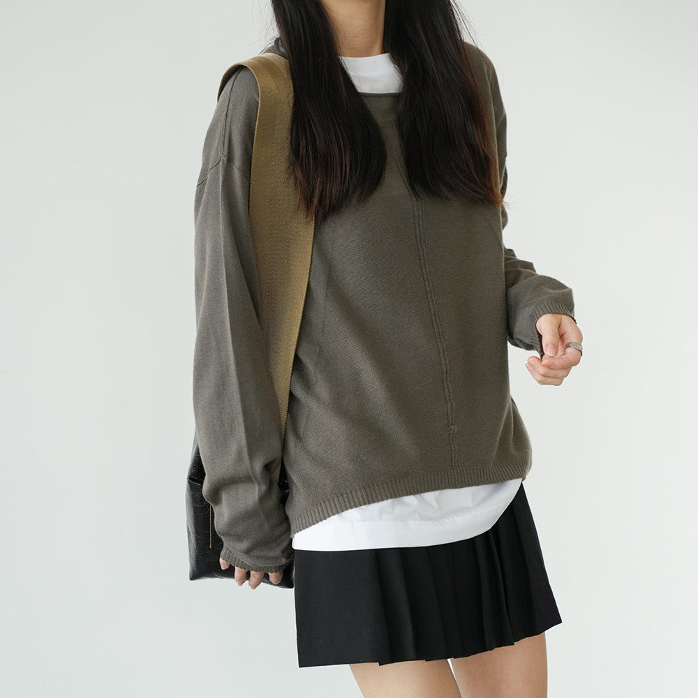 Casual knit sweater for women with an oversized fit and a chic and stylish striped pattern