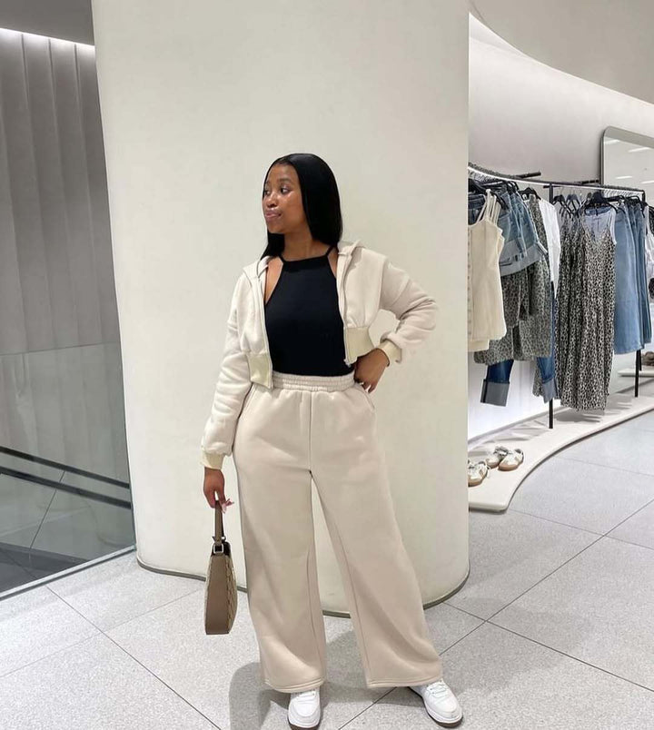 Women leisure jogging set with wide pants and cropped hoodie Lune London