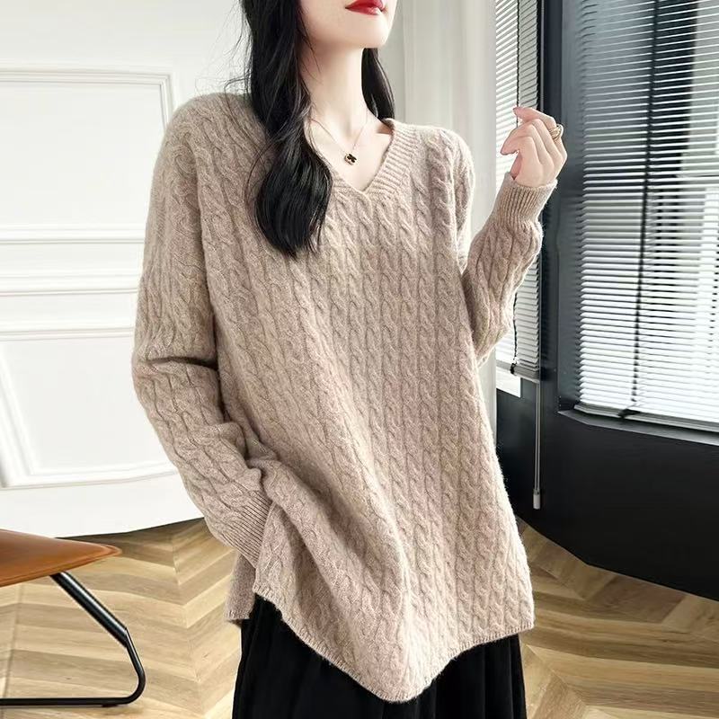 Women chunky knit sweater with V-neck and relaxed fit Lune London