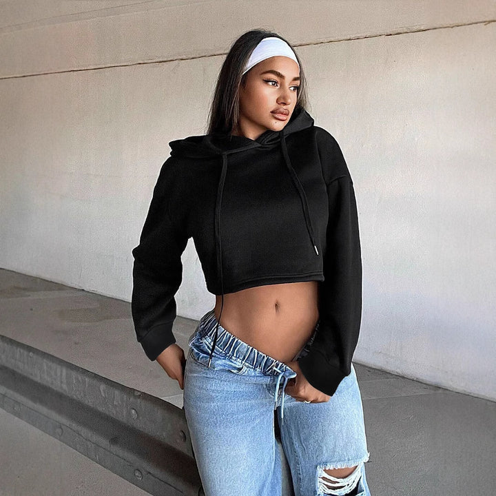 cropped sweatshirt for women with a relaxed fit and a hood Chic & Stil