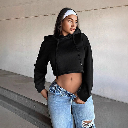 Sweatshirt court pour femmes avec une coupe décontractée et une capuche Chic & Stil