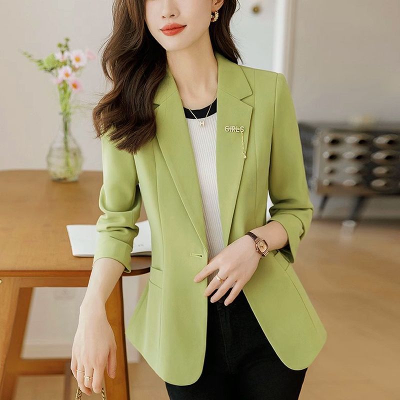 Blazer moderne pour femmes avec une coupe légèrement ajustée Chic & Stil