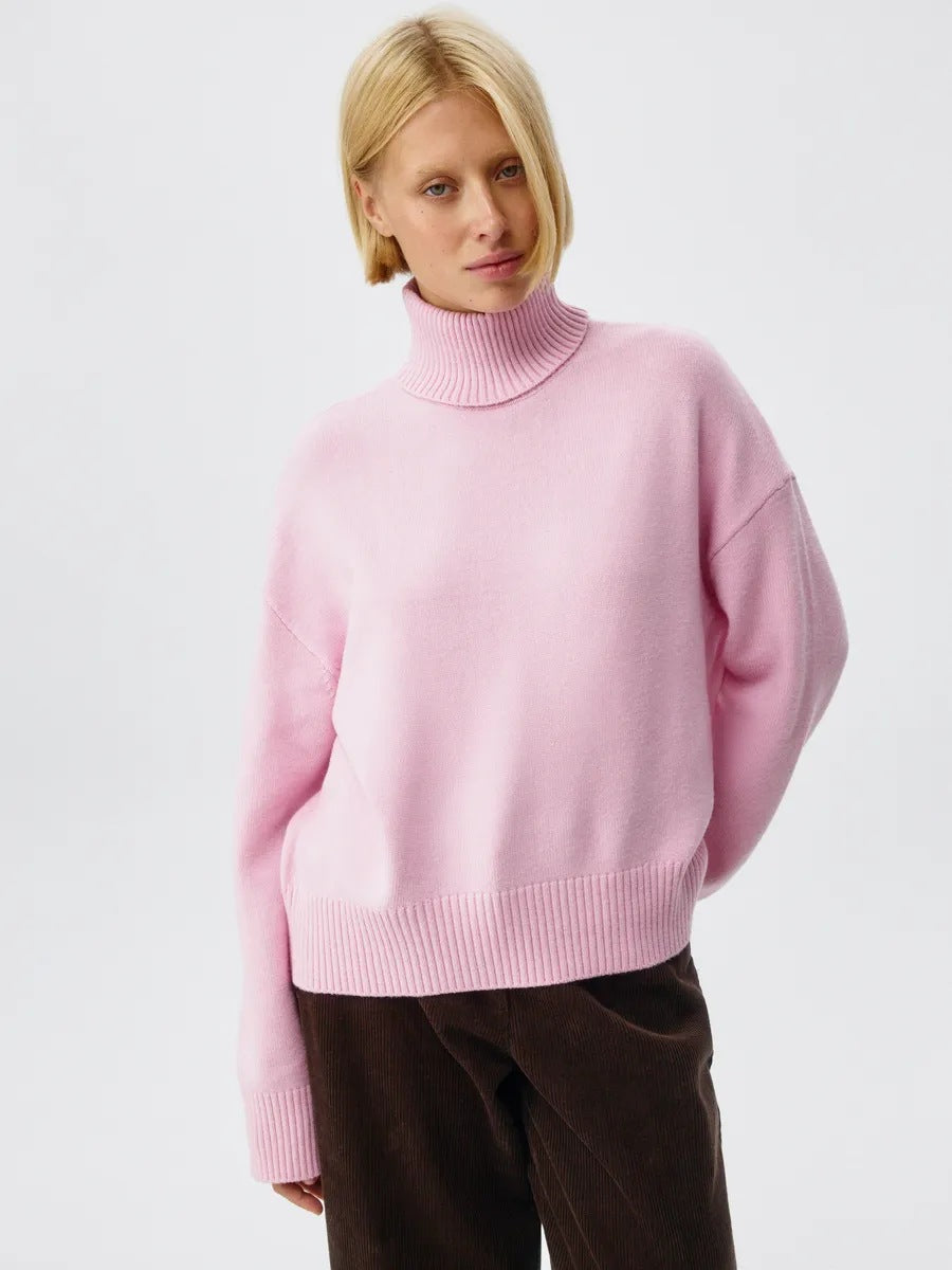 Pull Femme Col Roulé Confortable avec Coupe Oversize et Structure à Fines Côtes Chic & Stil