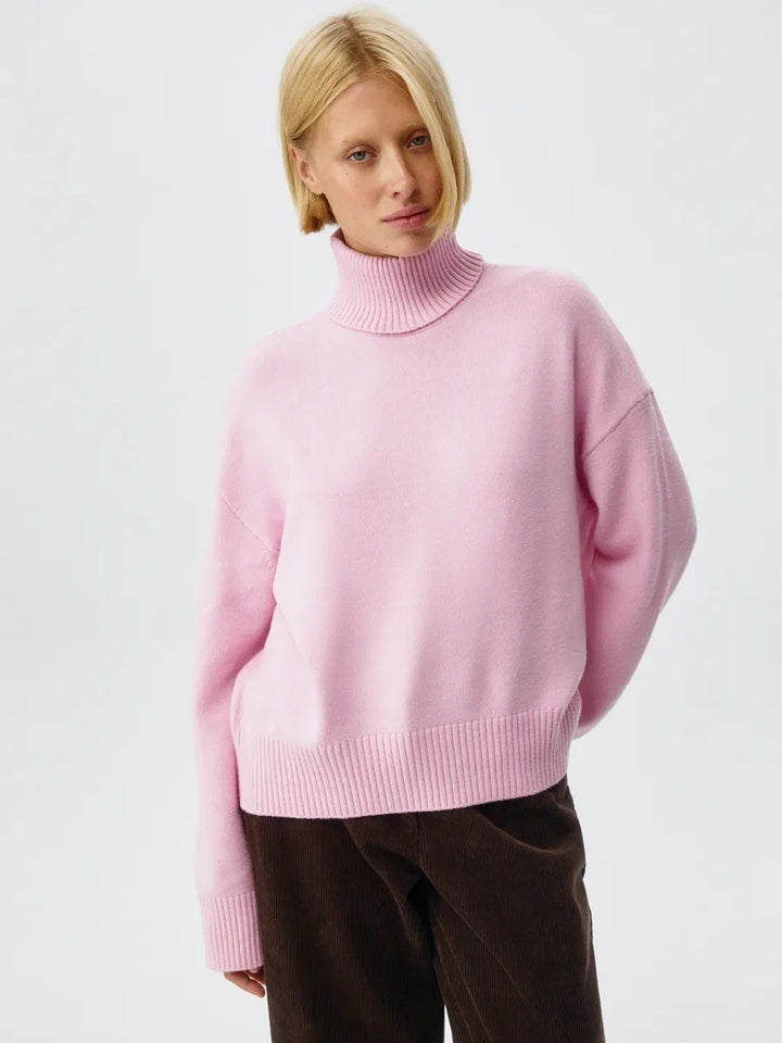 Pull Femme Col Roulé Confortable avec Coupe Oversize et Structure à Fines Côtes Chic & Stil