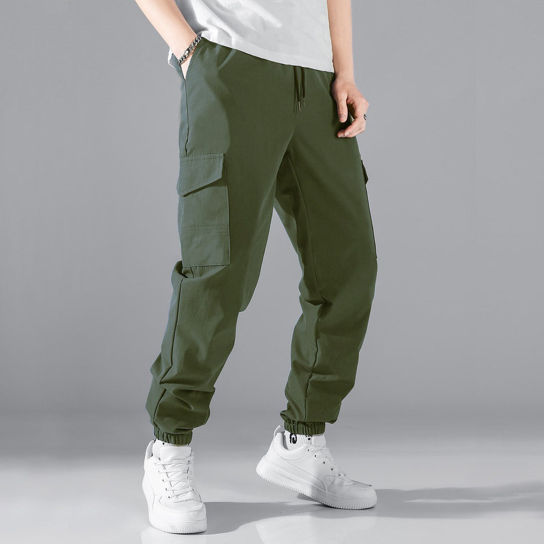 Men's cargo jogger pants with practical side pockets and elastic waistband Lune London