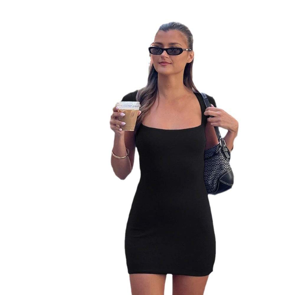Robe mini ajustée pour femmes avec bretelles larges et décolleté carré Chic & Stil
