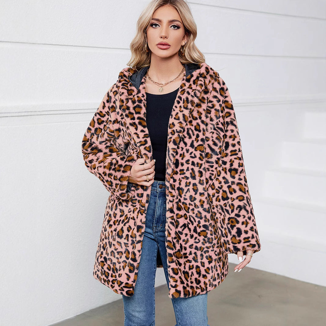 Women Cozy Jacket with a modern leopard pattern and comfortable pockets Lune London