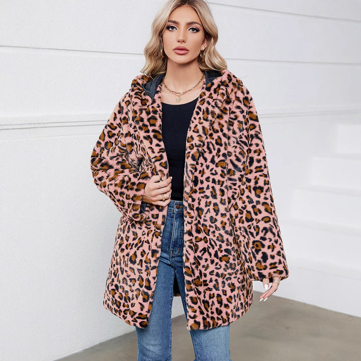 Women Cozy Jacket with a modern leopard pattern and comfortable pockets Lune London