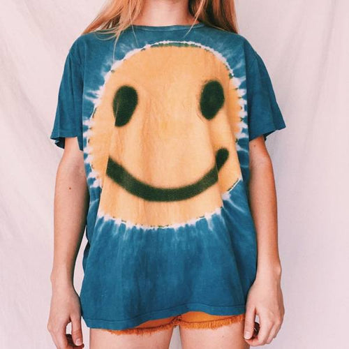 Oversized T-shirt for women with a casual batik design and smiley pattern Lune London