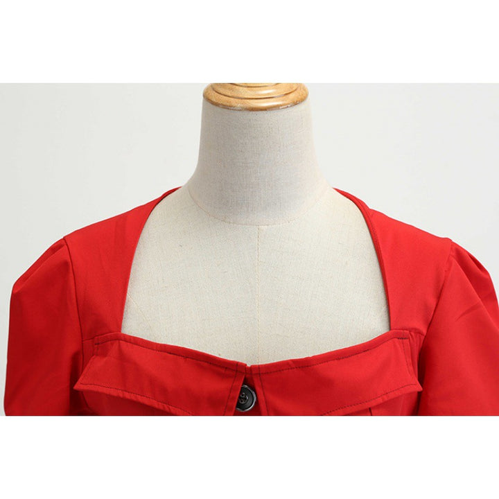 Robe évasée pour femmes avec patte de boutonnage élégante et ceinture ajustée Chic & Stil